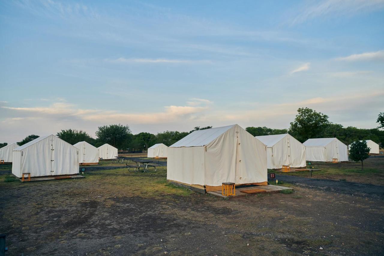 El Cosmico Villa Marfa Bagian luar foto